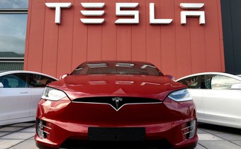 Tesla Auto EA 2